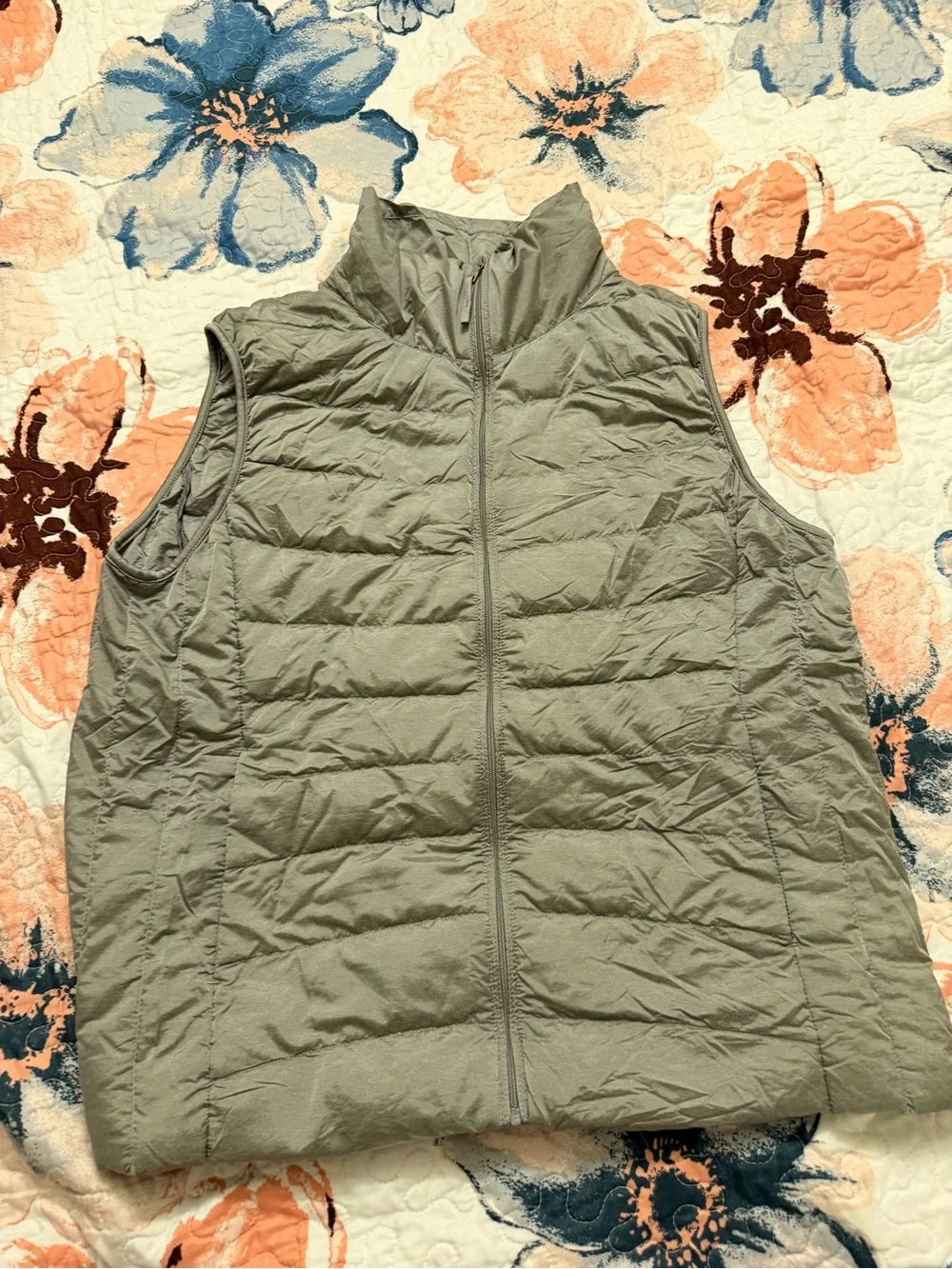 Uniqlo Women's Quilted Vest in grey
